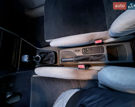 Красный Опель Вектра, объемом двигателя 2 л и пробегом 132 тыс. км за 2400 $, фото 13 на Automoto.ua