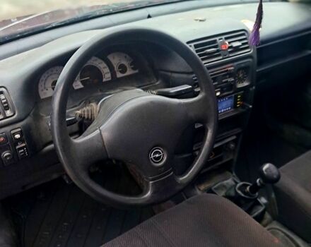 Красный Опель Вектра, объемом двигателя 2 л и пробегом 350 тыс. км за 1250 $, фото 6 на Automoto.ua