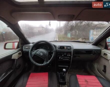 Червоний Опель Вектра, об'ємом двигуна 1.7 л та пробігом 242 тис. км за 1300 $, фото 7 на Automoto.ua