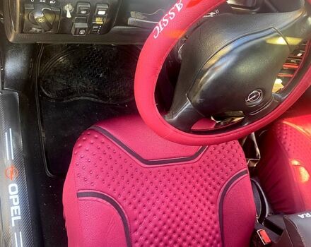 Красный Опель Вектра, объемом двигателя 2 л и пробегом 0 тыс. км за 1450 $, фото 3 на Automoto.ua