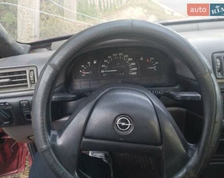 Червоний Опель Вектра, об'ємом двигуна 1.7 л та пробігом 242 тис. км за 1300 $, фото 2 на Automoto.ua