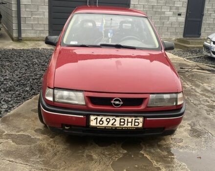 Красный Опель Вектра, объемом двигателя 1.6 л и пробегом 358 тыс. км за 770 $, фото 4 на Automoto.ua