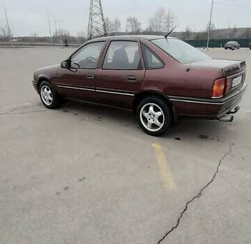 Красный Опель Вектра, объемом двигателя 1.6 л и пробегом 433 тыс. км за 1750 $, фото 2 на Automoto.ua