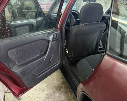 Червоний Опель Вектра, об'ємом двигуна 1.6 л та пробігом 300 тис. км за 1900 $, фото 28 на Automoto.ua