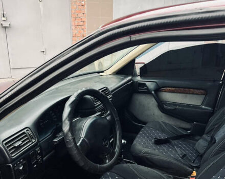 Опель Вектра 1991 в Хмельницком на Automoto.ua Красный Опель Вектра, объемом двигателя 1.8 л и пробегом 243 тыс. км за 850 $, фото 4 на Automoto.ua