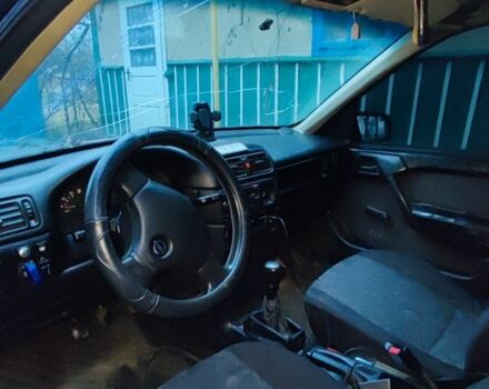 Червоний Опель Вектра, об'ємом двигуна 1.6 л та пробігом 250 тис. км за 600 $, фото 6 на Automoto.ua