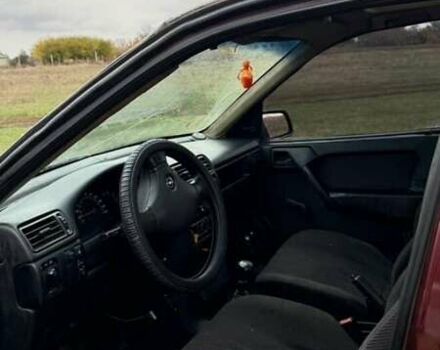 Опель Вектра 1991 в Сахновщине на Automoto.ua Красный Опель Вектра, объемом двигателя 1.6 л и пробегом 4 тыс. км за 1499 $, фото 4 на Automoto.ua