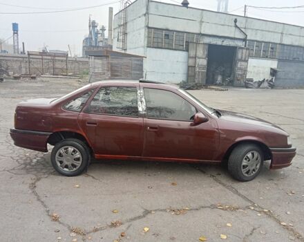 Красный Опель Вектра, объемом двигателя 1.7 л и пробегом 1 тыс. км за 1071 $, фото 5 на Automoto.ua