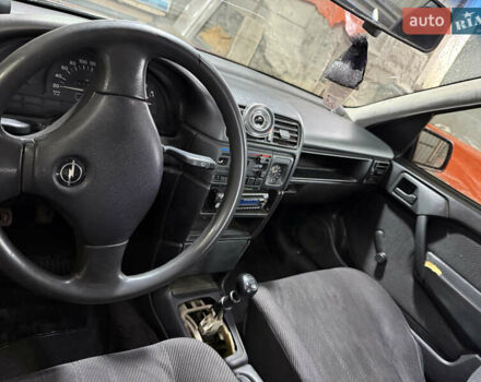 Красный Опель Вектра, объемом двигателя 1.6 л и пробегом 300 тыс. км за 1500 $, фото 20 на Automoto.ua