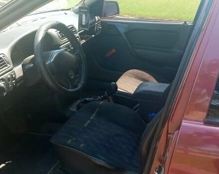 Красный Опель Вектра, объемом двигателя 1.6 л и пробегом 250 тыс. км за 1600 $, фото 1 на Automoto.ua