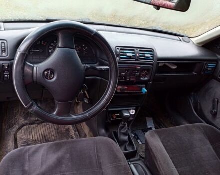 Червоний Опель Вектра, об'ємом двигуна 1.8 л та пробігом 100 тис. км за 800 $, фото 5 на Automoto.ua