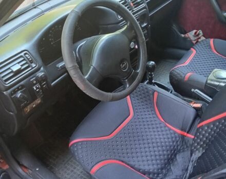 Красный Опель Вектра, объемом двигателя 1.6 л и пробегом 342 тыс. км за 1600 $, фото 4 на Automoto.ua