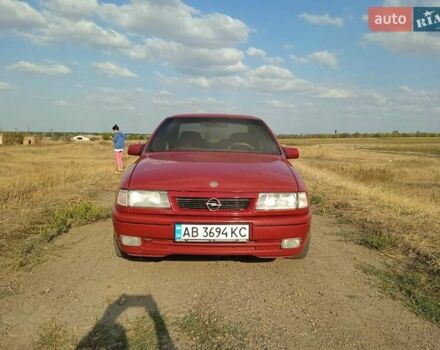 Красный Опель Вектра, объемом двигателя 1.6 л и пробегом 392 тыс. км за 2550 $, фото 2 на Automoto.ua