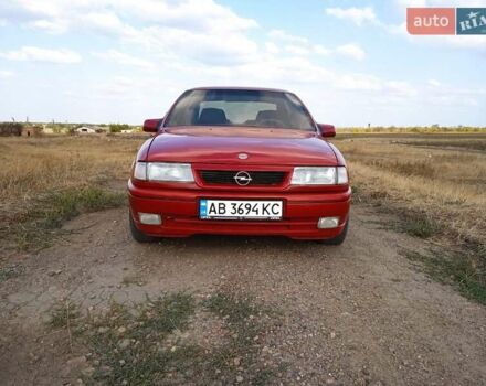 Красный Опель Вектра, объемом двигателя 1.6 л и пробегом 392 тыс. км за 2550 $, фото 1 на Automoto.ua