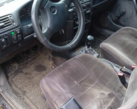 Красный Опель Вектра, объемом двигателя 2 л и пробегом 333 тыс. км за 1100 $, фото 10 на Automoto.ua