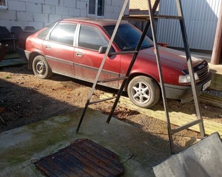 Красный Опель Вектра, объемом двигателя 1.8 л и пробегом 323 тыс. км за 1200 $, фото 1 на Automoto.ua