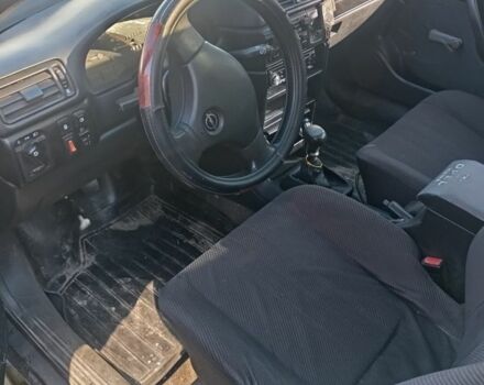 Красный Опель Вектра, объемом двигателя 1.8 л и пробегом 323 тыс. км за 1200 $, фото 4 на Automoto.ua