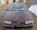 Красный Опель Вектра, объемом двигателя 1.7 л и пробегом 200 тыс. км за 800 $, фото 1 на Automoto.ua