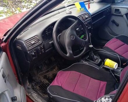 Красный Опель Вектра, объемом двигателя 1.8 л и пробегом 300 тыс. км за 1294 $, фото 5 на Automoto.ua