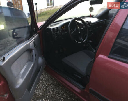 Красный Опель Вектра, объемом двигателя 1.8 л и пробегом 200 тыс. км за 1050 $, фото 8 на Automoto.ua