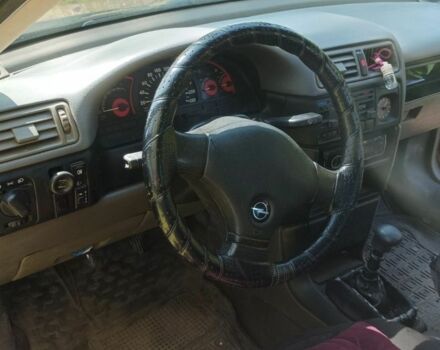 Красный Опель Вектра, объемом двигателя 1.6 л и пробегом 400 тыс. км за 1350 $, фото 5 на Automoto.ua