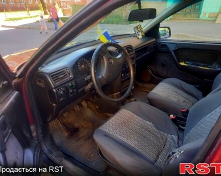 Красный Опель Вектра, объемом двигателя 1.6 л и пробегом 124 тыс. км за 1500 $, фото 1 на Automoto.ua