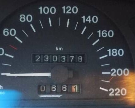 Красный Опель Вектра, объемом двигателя 1.6 л и пробегом 230 тыс. км за 2000 $, фото 4 на Automoto.ua