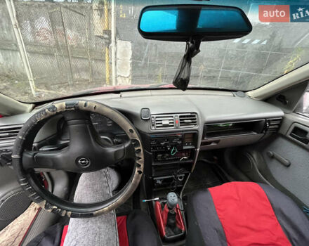 Червоний Опель Вектра, об'ємом двигуна 1.6 л та пробігом 395 тис. км за 600 $, фото 6 на Automoto.ua