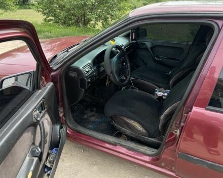 Красный Опель Вектра, объемом двигателя 1.6 л и пробегом 250 тыс. км за 1300 $, фото 5 на Automoto.ua