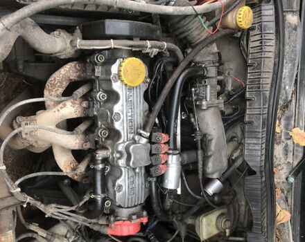 Опель Вектра 1993 в Никополе на Automoto.ua Красный Опель Вектра, объемом двигателя 2 л и пробегом 443 тыс. км за 500 $, фото 8 на Automoto.ua