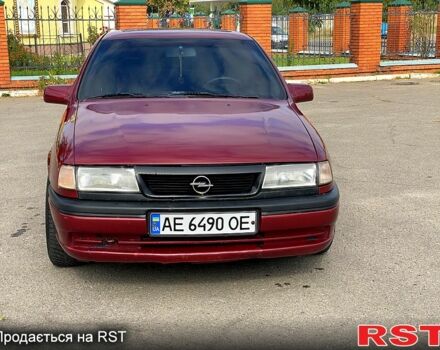 Красный Опель Вектра, объемом двигателя 1.6 л и пробегом 336 тыс. км за 2000 $, фото 1 на Automoto.ua