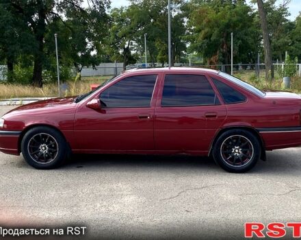 Красный Опель Вектра, объемом двигателя 1.6 л и пробегом 336 тыс. км за 2000 $, фото 4 на Automoto.ua