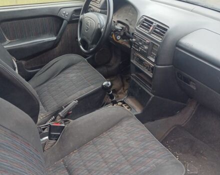 Красный Опель Вектра, объемом двигателя 1.6 л и пробегом 250 тыс. км за 1500 $, фото 3 на Automoto.ua