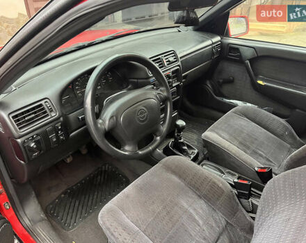 Червоний Опель Вектра, об'ємом двигуна 1.6 л та пробігом 245 тис. км за 1999 $, фото 7 на Automoto.ua
