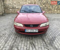 Красный Опель Вектра, объемом двигателя 1.6 л и пробегом 350 тыс. км за 1800 $, фото 1 на Automoto.ua