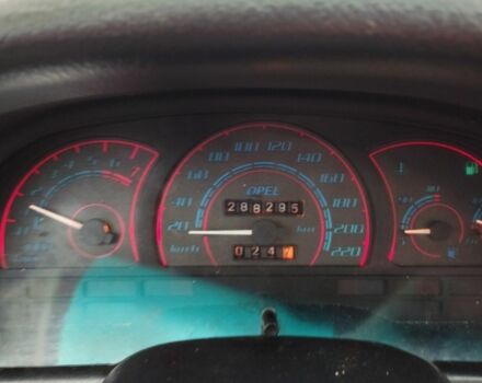 Красный Опель Вектра, объемом двигателя 1.6 л и пробегом 200 тыс. км за 600 $, фото 1 на Automoto.ua
