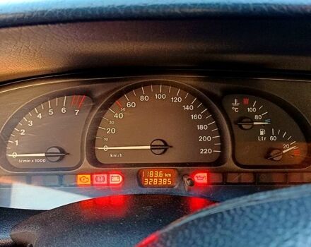 Красный Опель Вектра, объемом двигателя 1.8 л и пробегом 328 тыс. км за 3600 $, фото 3 на Automoto.ua