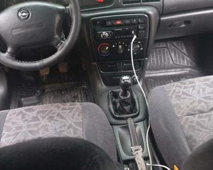 Червоний Опель Вектра, об'ємом двигуна 1.6 л та пробігом 250 тис. км за 2900 $, фото 16 на Automoto.ua