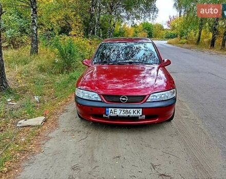 Красный Опель Вектра, объемом двигателя 1.8 л и пробегом 347 тыс. км за 1699 $, фото 3 на Automoto.ua