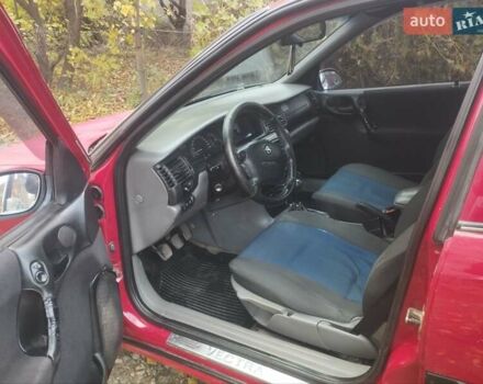 Червоний Опель Вектра, об'ємом двигуна 1.6 л та пробігом 360 тис. км за 1750 $, фото 5 на Automoto.ua