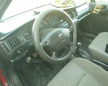 Червоний Опель Вектра, об'ємом двигуна 1.6 л та пробігом 216 тис. км за 2000 $, фото 5 на Automoto.ua