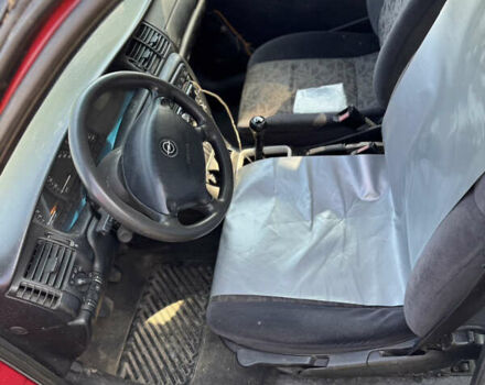Червоний Опель Вектра, об'ємом двигуна 1.59 л та пробігом 250 тис. км за 1700 $, фото 4 на Automoto.ua