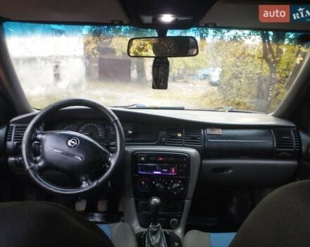 Червоний Опель Вектра, об'ємом двигуна 1.6 л та пробігом 360 тис. км за 1750 $, фото 4 на Automoto.ua