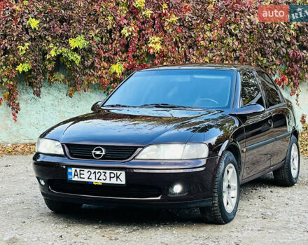 Опель Вектра 1997 в Каменское - Днепродзержинск на Automoto.ua Красный Опель Вектра, объемом двигателя 1.78 л и пробегом 350 тыс. км за 3499 $, фото 7 на Automoto.ua