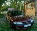 Красный Опель Вектра, объемом двигателя 1.6 л и пробегом 286 тыс. км за 2000 $, фото 1 на Automoto.ua