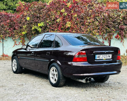 Опель Вектра 1997 в Каменское - Днепродзержинск на Automoto.ua Красный Опель Вектра, объемом двигателя 1.78 л и пробегом 350 тыс. км за 3499 $, фото 13 на Automoto.ua