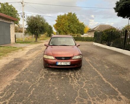 Красный Опель Вектра, объемом двигателя 1.8 л и пробегом 275 тыс. км за 1250 $, фото 2 на Automoto.ua