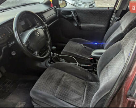 Красный Опель Вектра, объемом двигателя 1.8 л и пробегом 200 тыс. км за 999 $, фото 3 на Automoto.ua