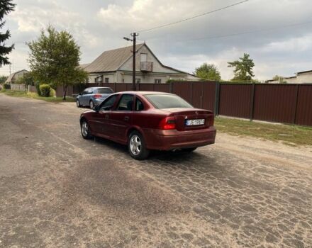 Красный Опель Вектра, объемом двигателя 1.8 л и пробегом 275 тыс. км за 1250 $, фото 5 на Automoto.ua