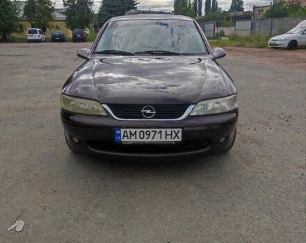 Красный Опель Вектра, объемом двигателя 1.8 л и пробегом 247 тыс. км за 3800 $, фото 5 на Automoto.ua